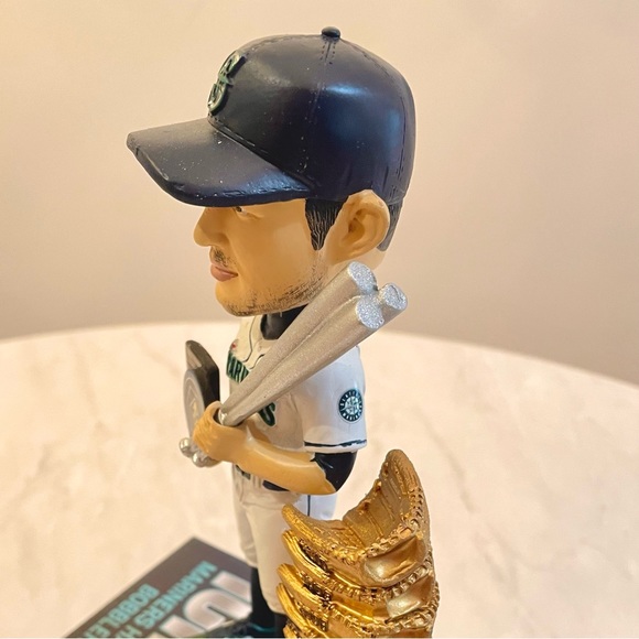 Seattle Mariners Ichiro Suzuki HOF Bobblehead - Picture 3 of 5